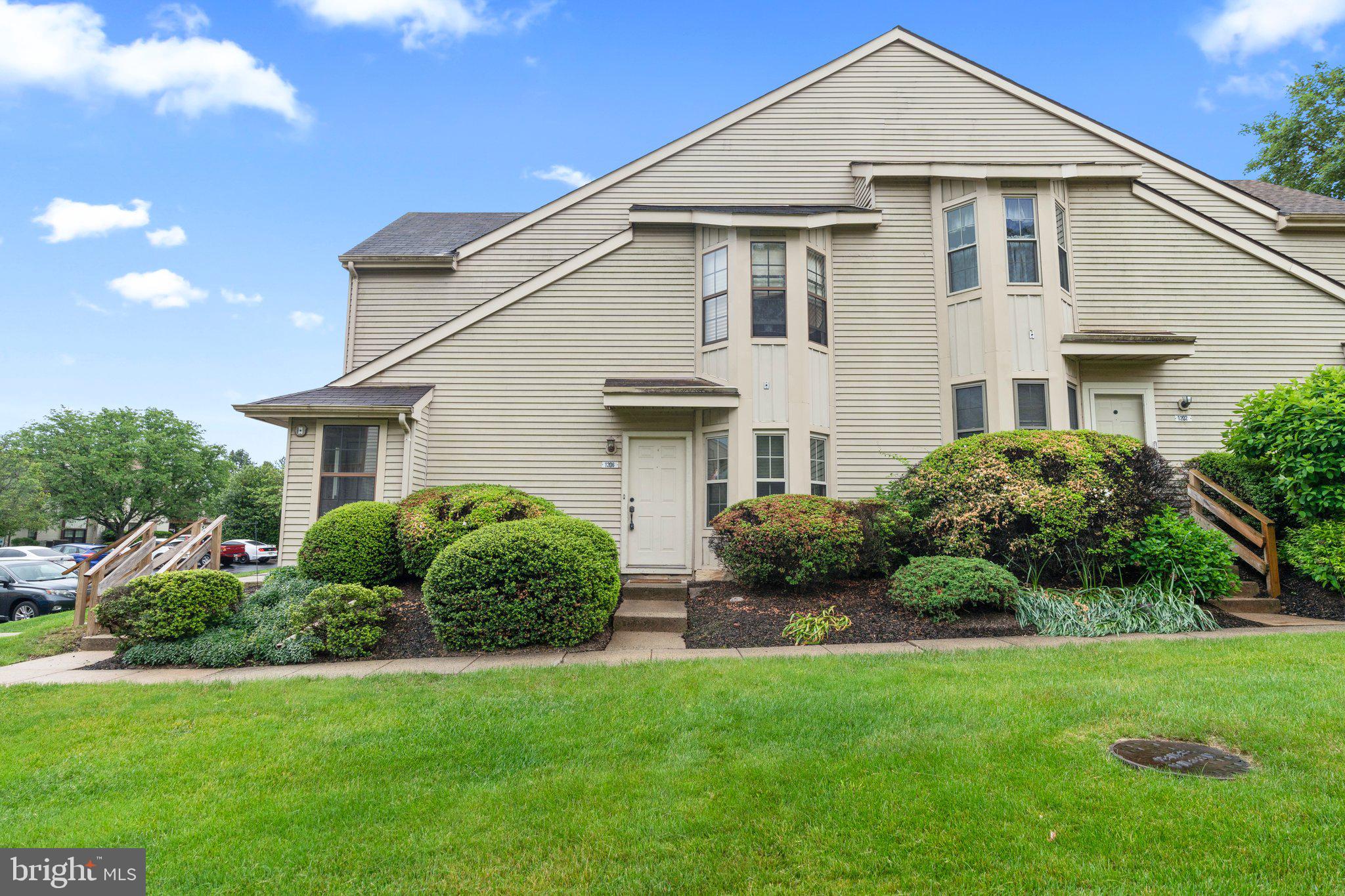 1206 BARRY COURT