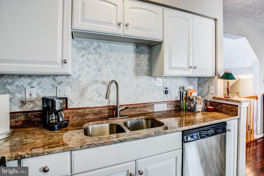 EATON SQUARE - Residential Lease