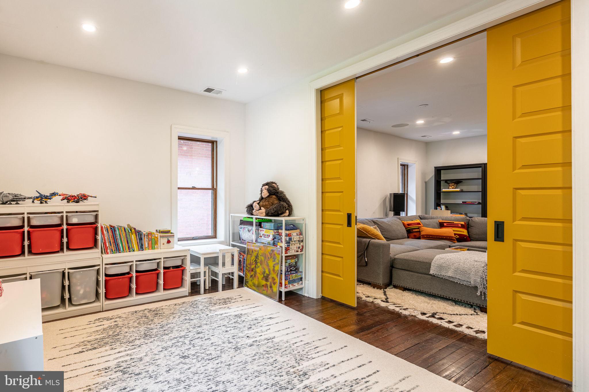 SPRUCE HILL - Residential