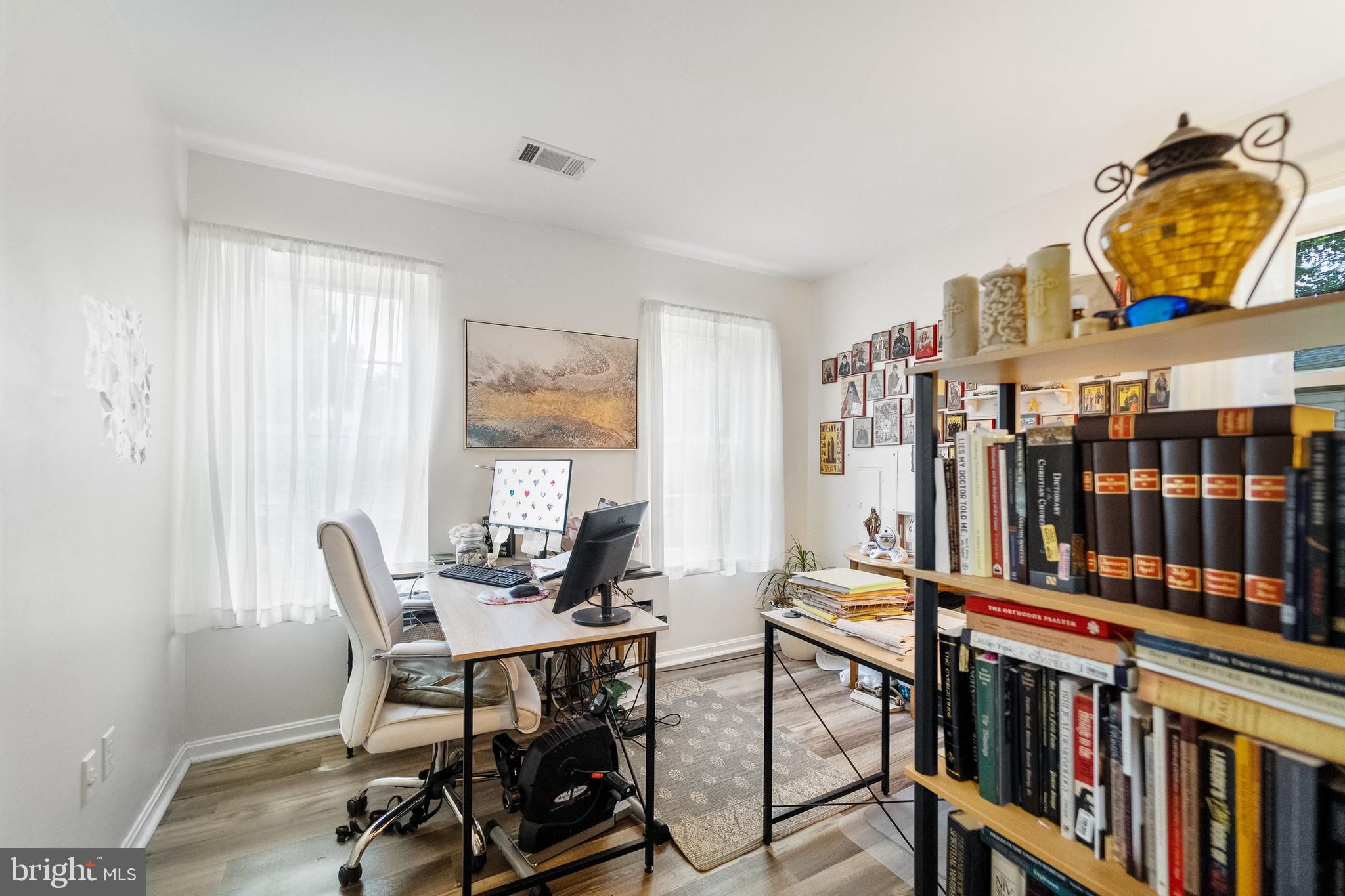 HUNTINGTON NEIGHBORHOOD - Residential