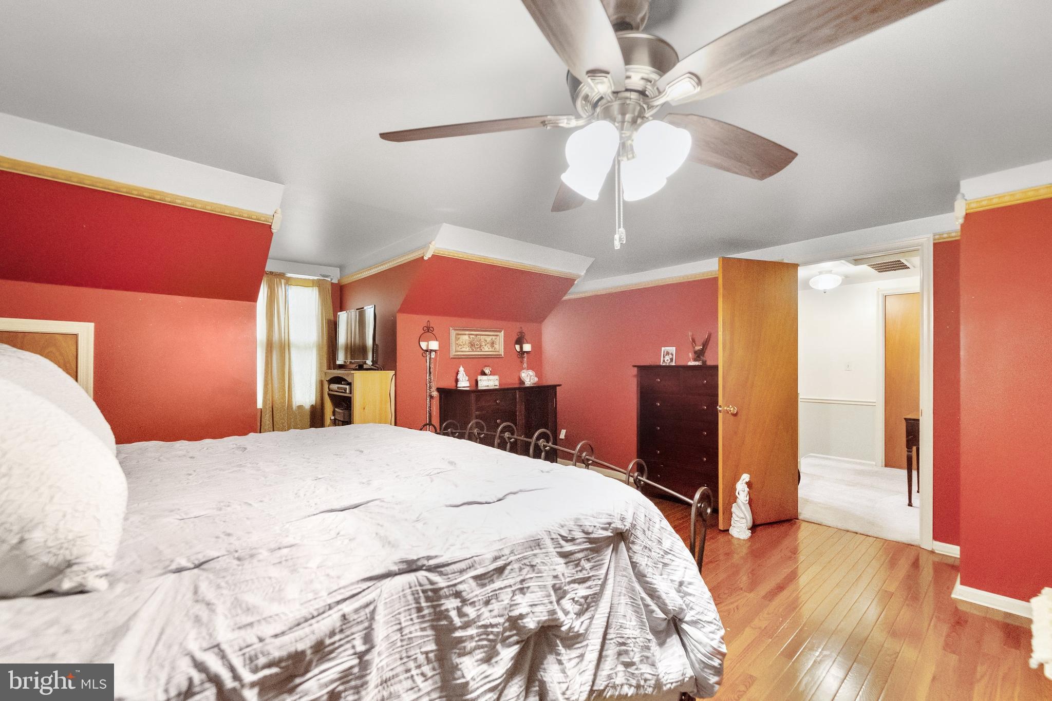 HUNTINGTON NEIGHBORHOOD - Residential