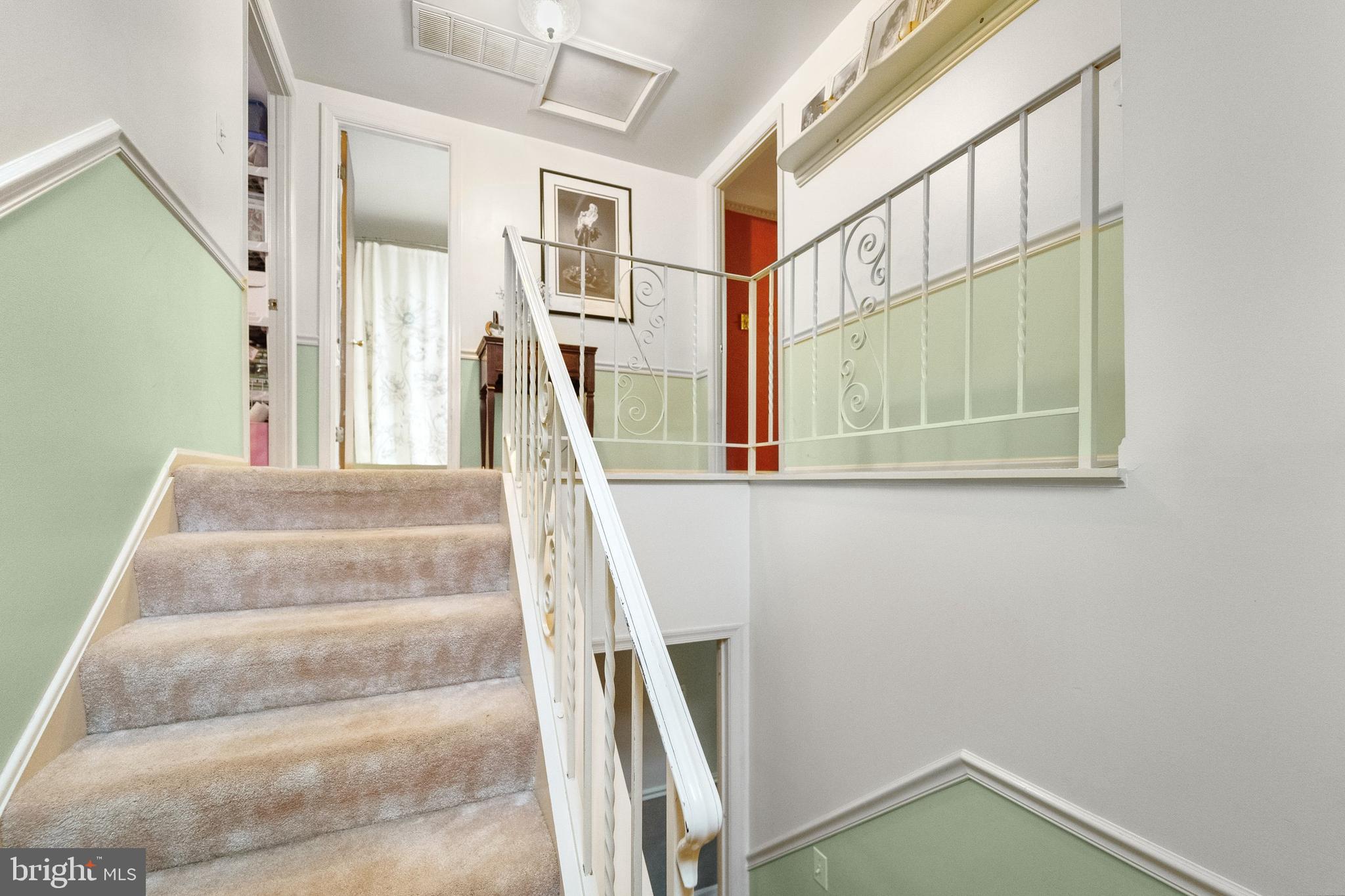 HUNTINGTON NEIGHBORHOOD - Residential