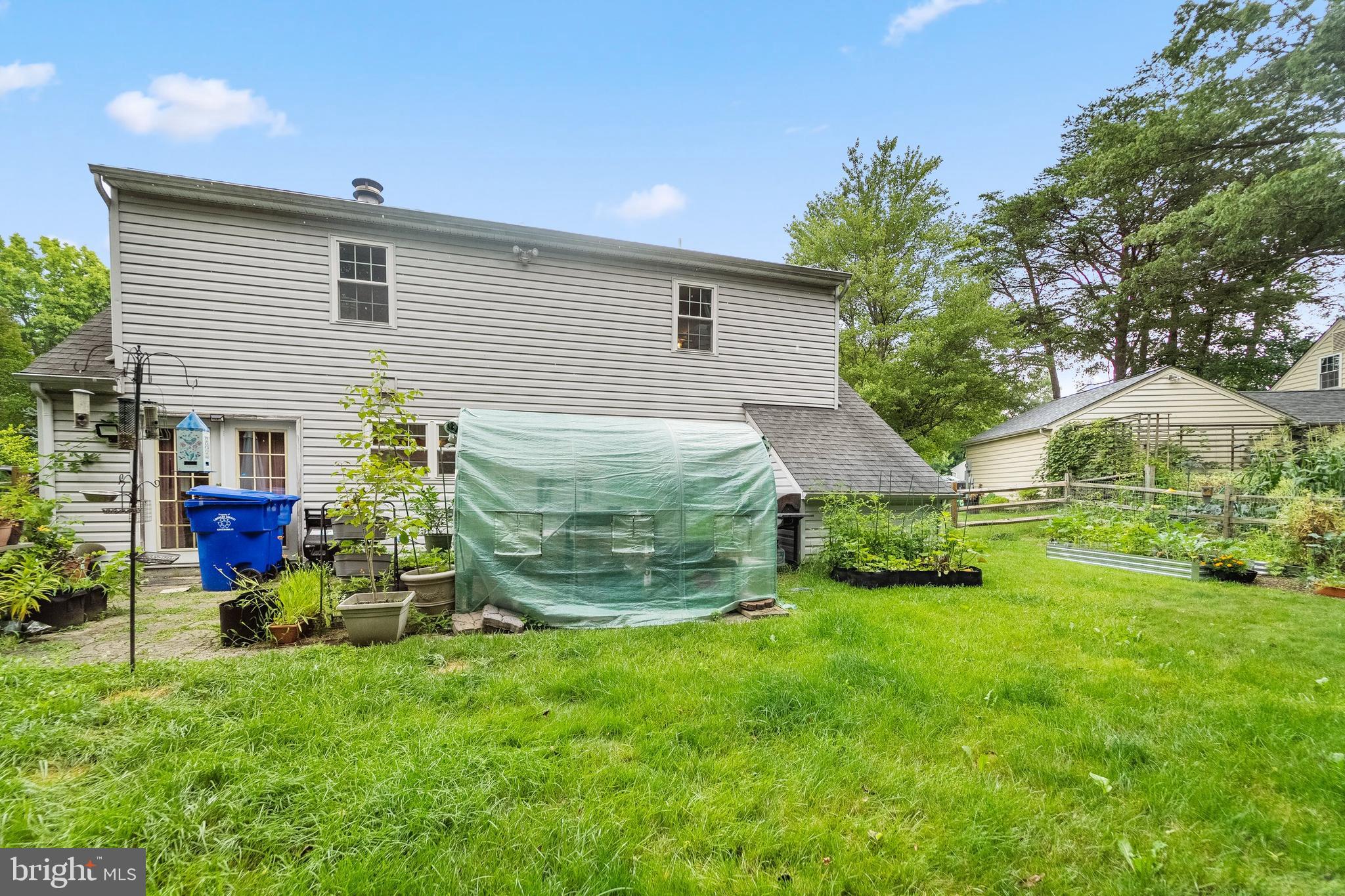 HUNTINGTON NEIGHBORHOOD - Residential