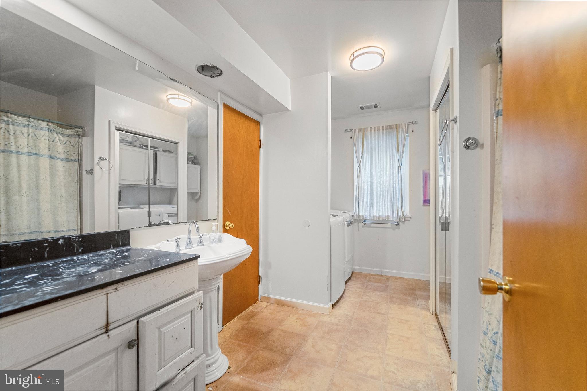 HUNTINGTON NEIGHBORHOOD - Residential