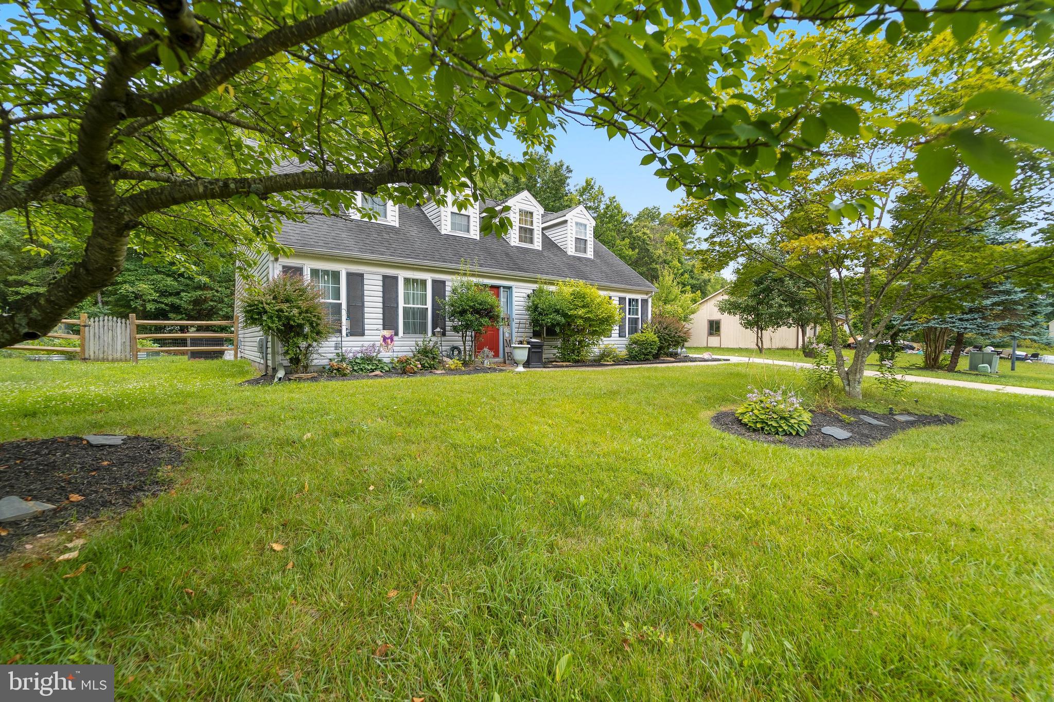 HUNTINGTON NEIGHBORHOOD - Residential