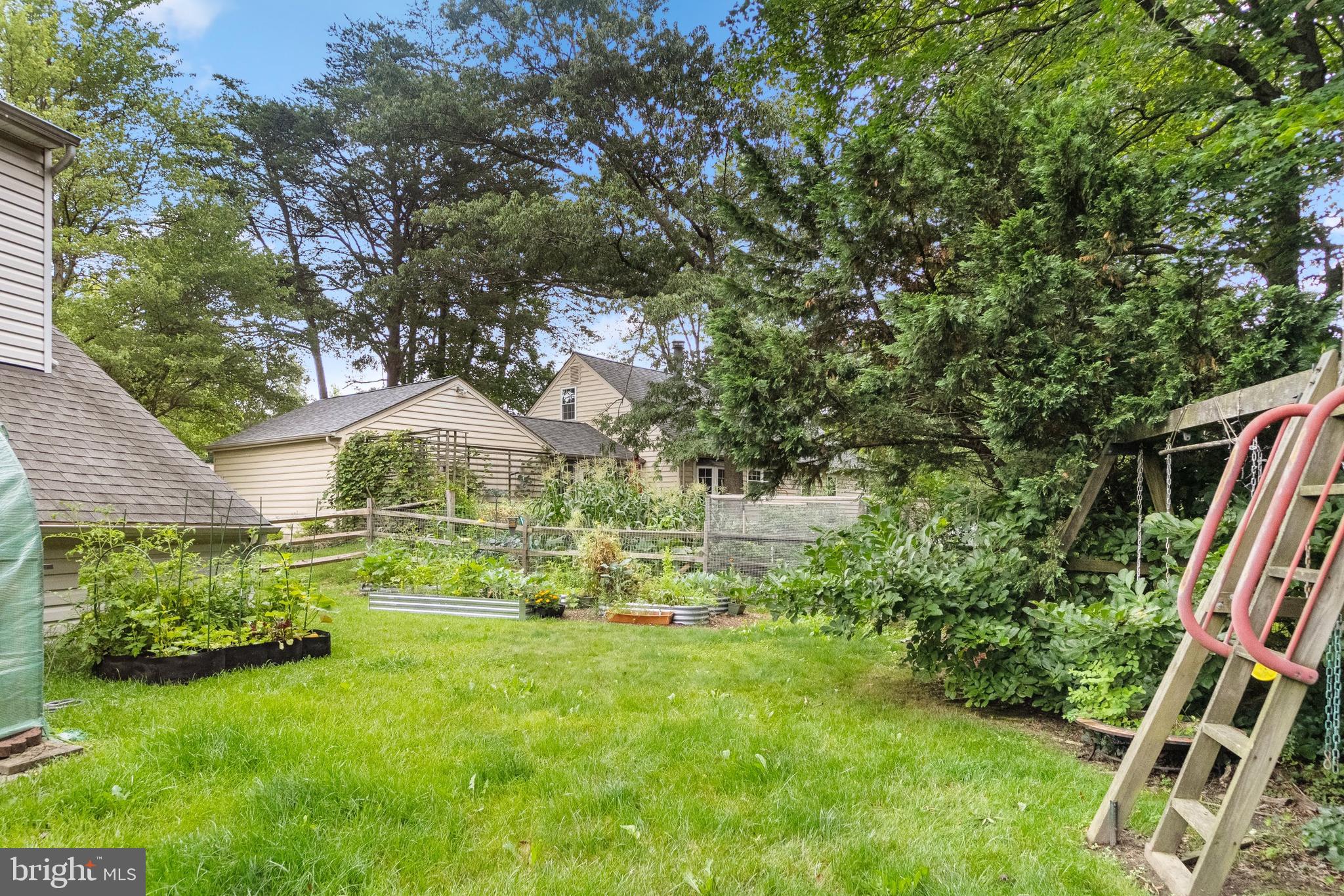 HUNTINGTON NEIGHBORHOOD - Residential