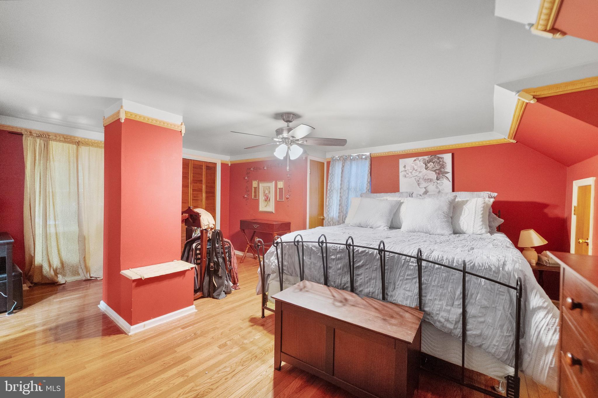 HUNTINGTON NEIGHBORHOOD - Residential