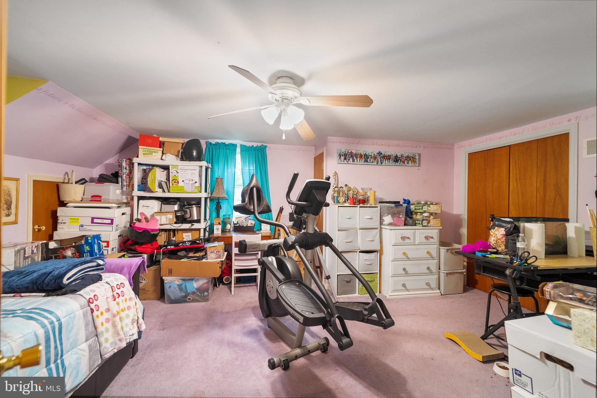 HUNTINGTON NEIGHBORHOOD - Residential