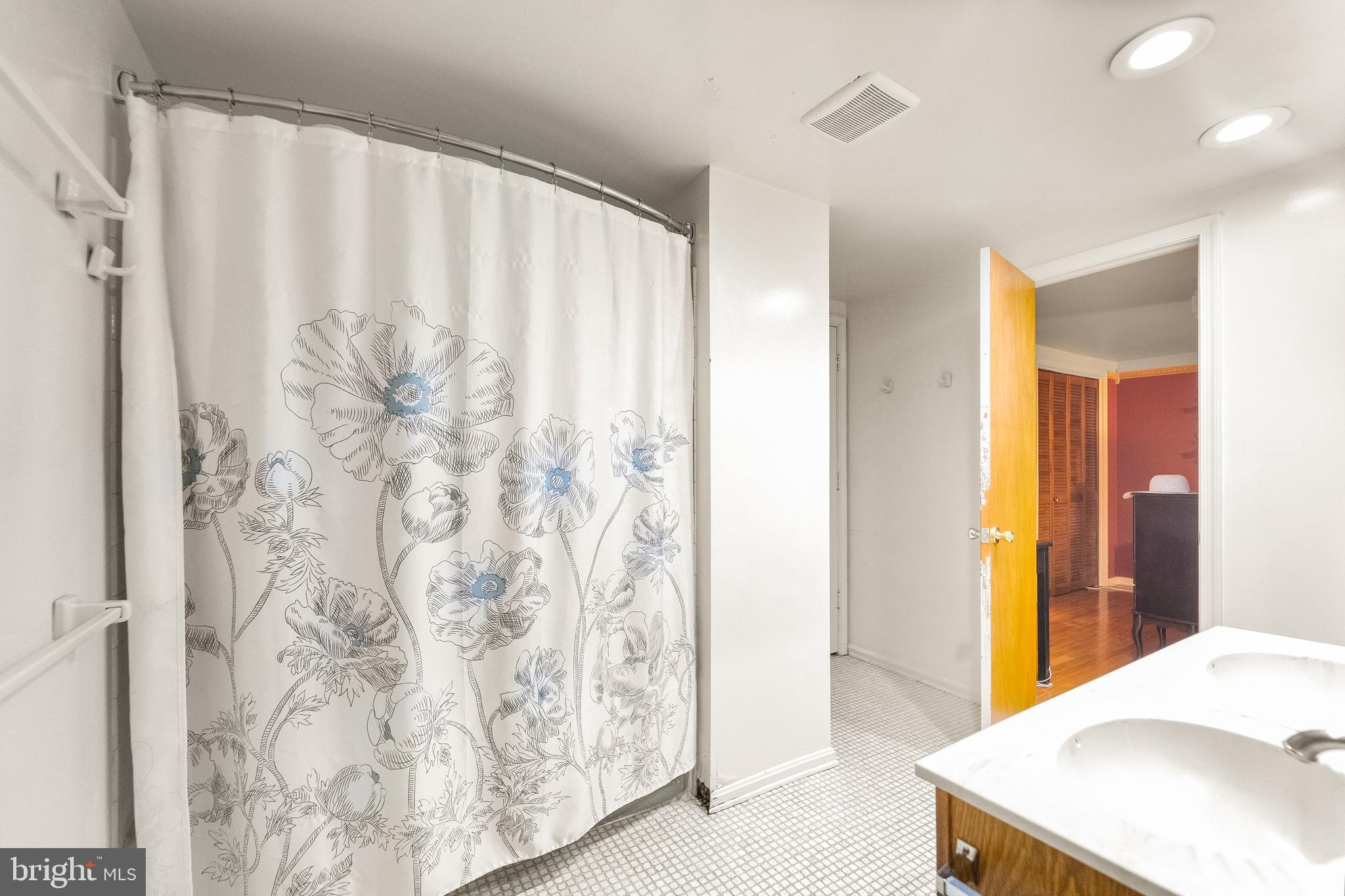 HUNTINGTON NEIGHBORHOOD - Residential