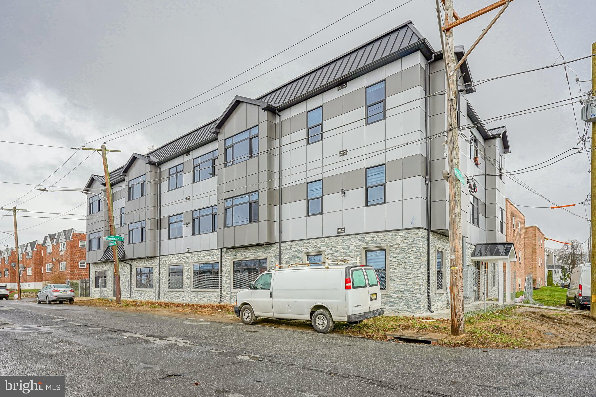 4432 WINGATE STREET 00 304