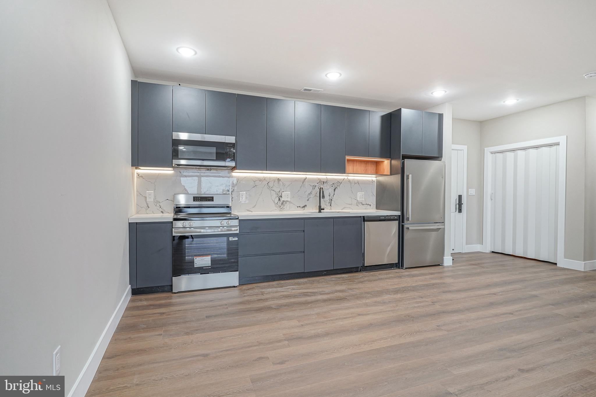 4432 WINGATE STREET 00 304