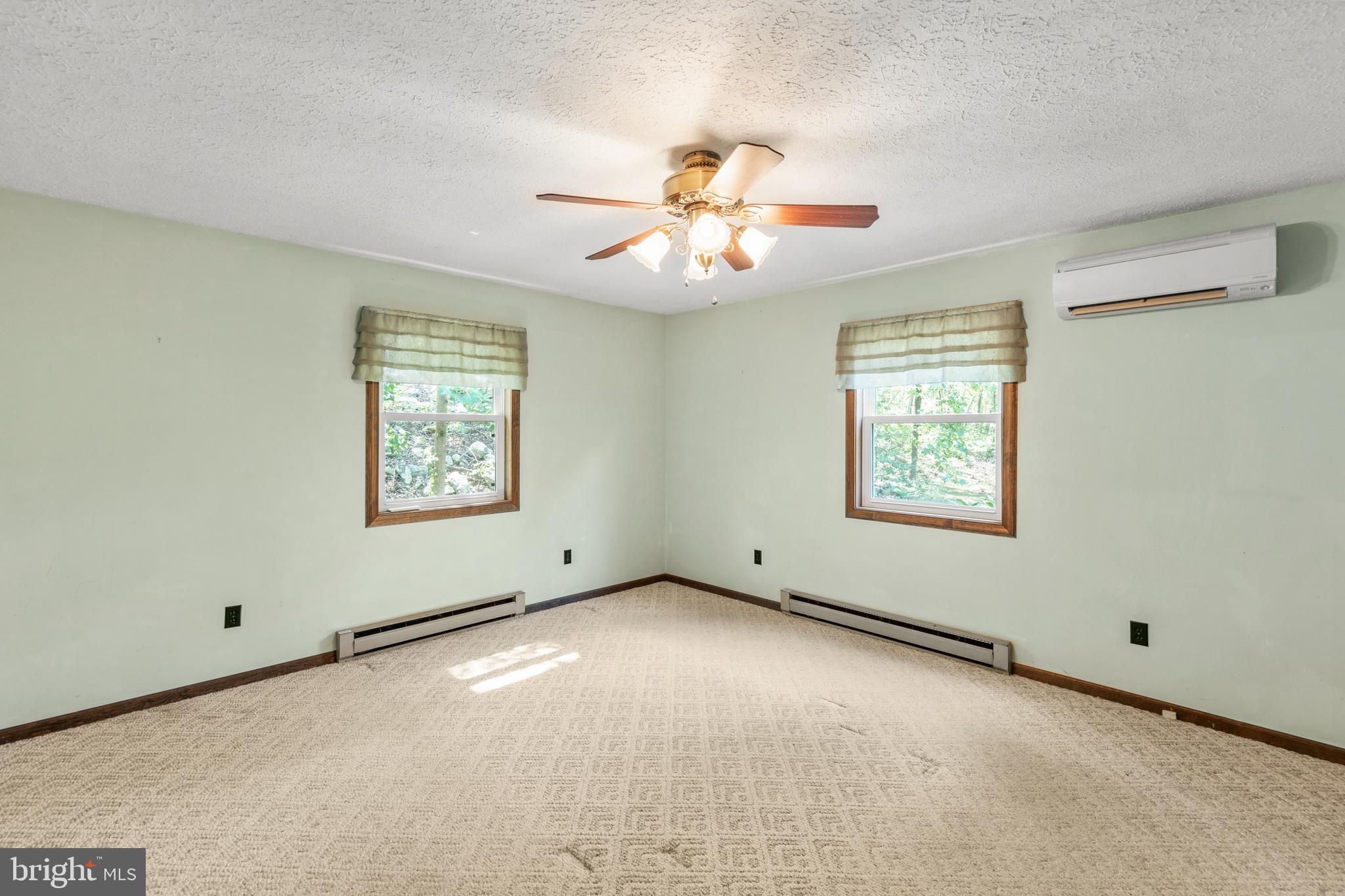 NORTH MOUNTAIN ESTATES - Residential