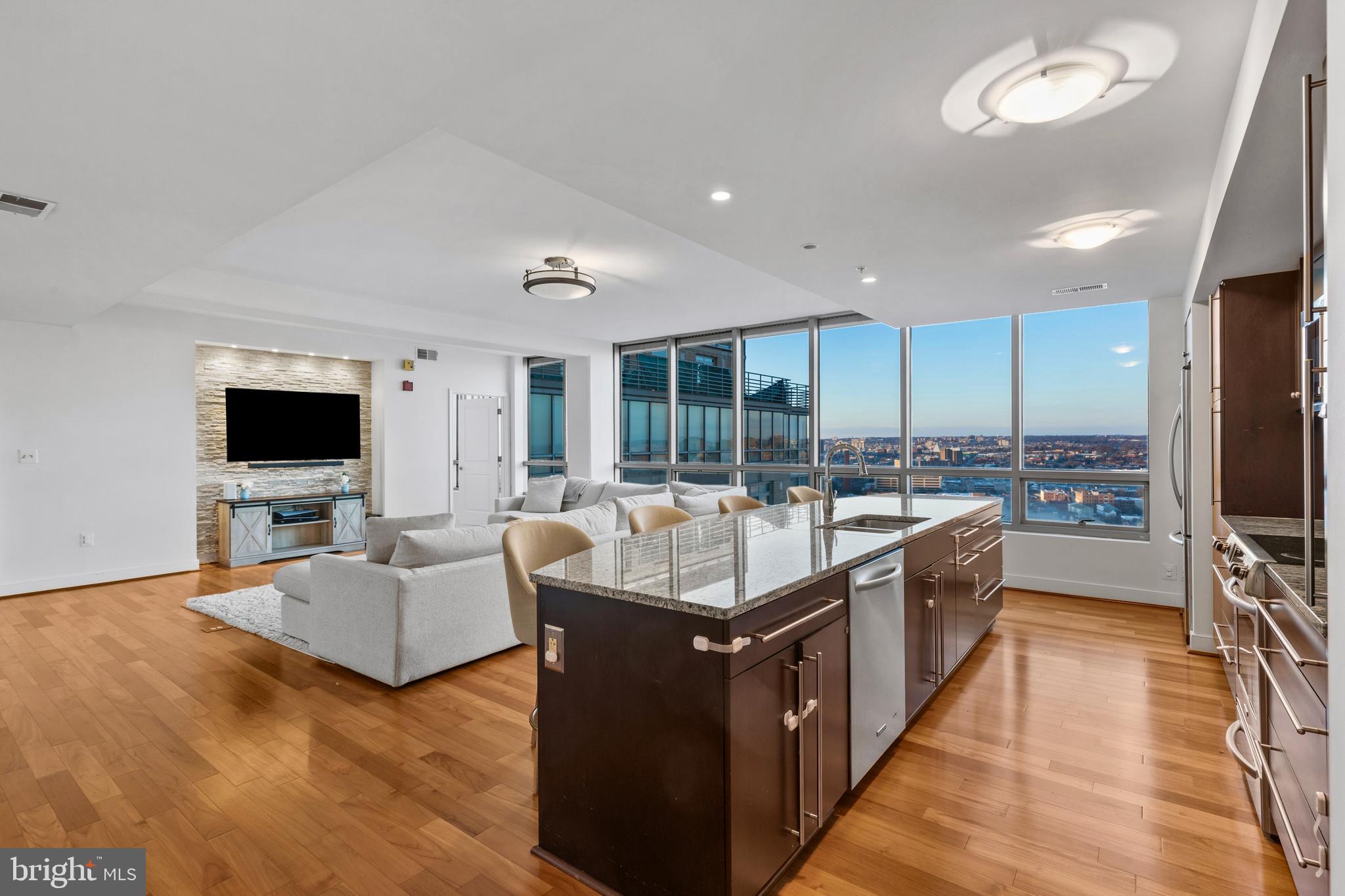 HARBOR EAST - Residential