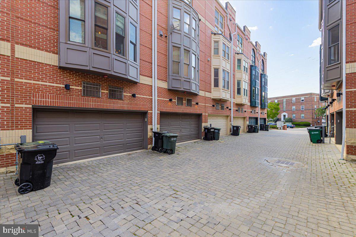 BROMPTONS AT COURTHOUSE - Residential