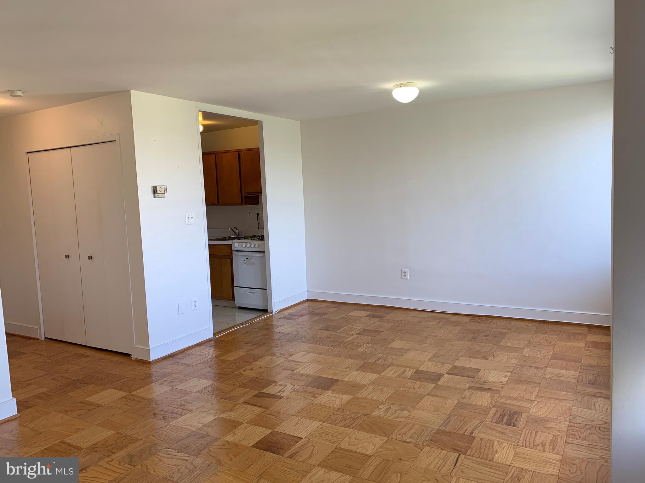 RIVER TOWERS - Residential Lease