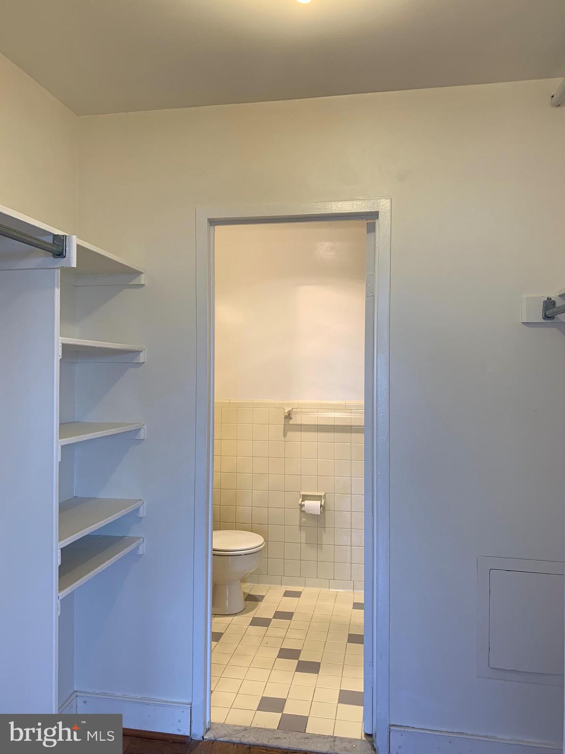 RIVER TOWERS - Residential Lease