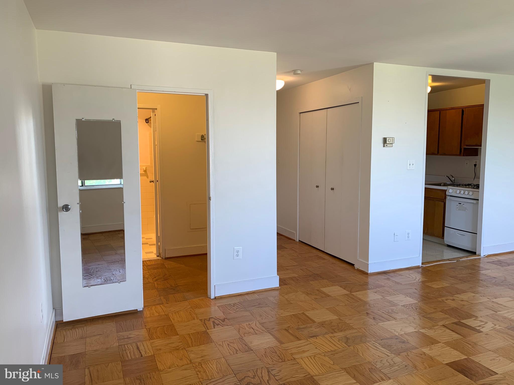 RIVER TOWERS - Residential Lease