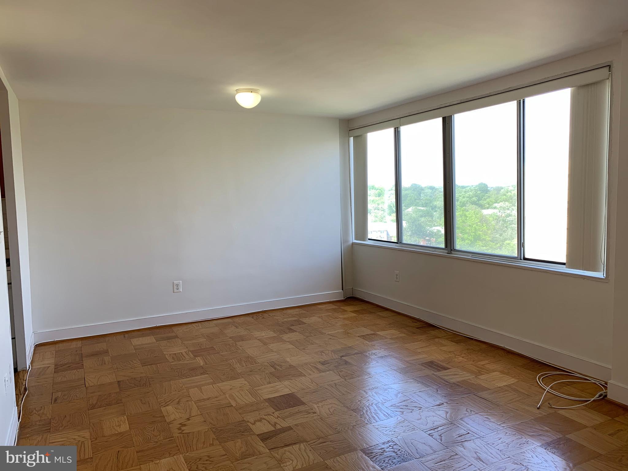 RIVER TOWERS - Residential Lease