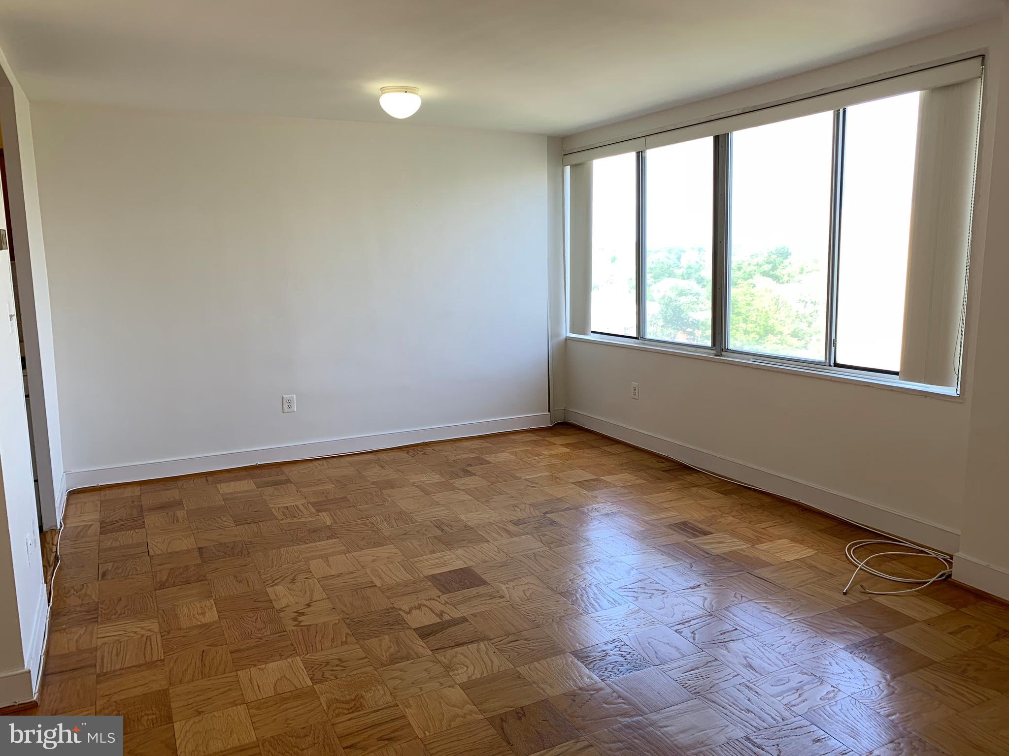 RIVER TOWERS - Residential Lease