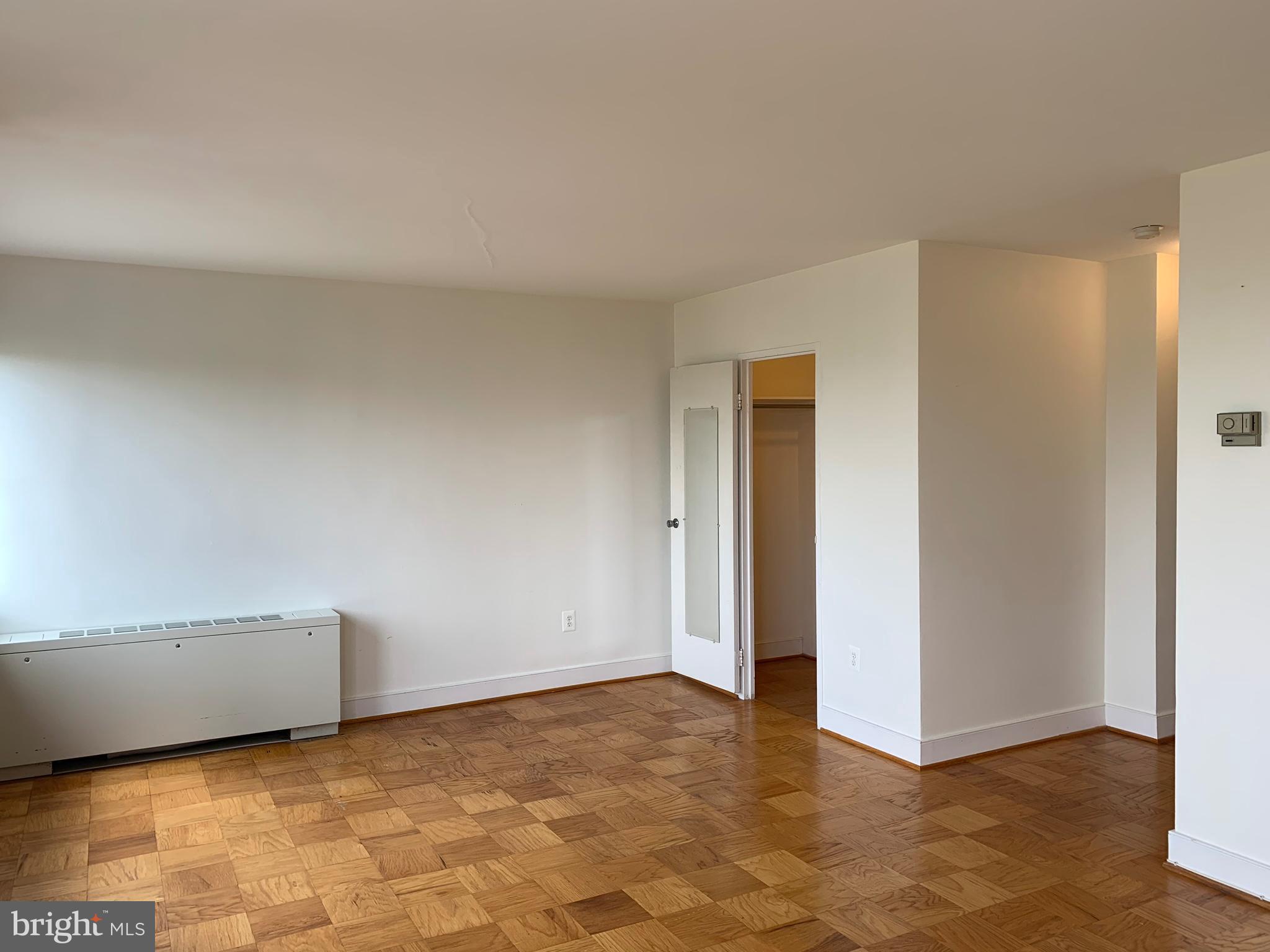 RIVER TOWERS - Residential Lease