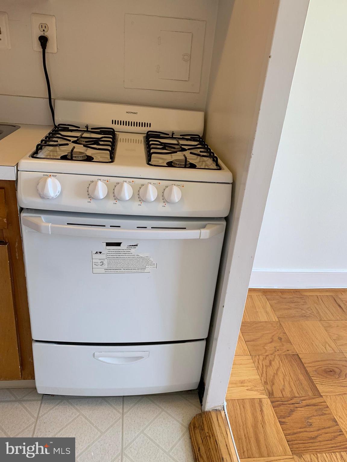 RIVER TOWERS - Residential Lease