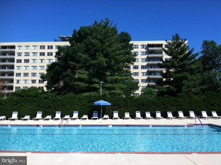 RIVER TOWERS - Residential Lease