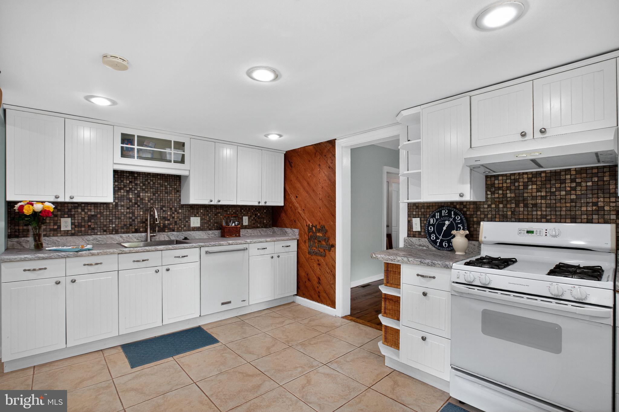 CLASSIC SHORES - Residential