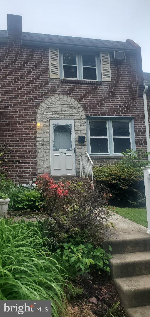 Nice 3bedroom 1 Bath Home with Central Air, Refinished hardwoods, fresh paint