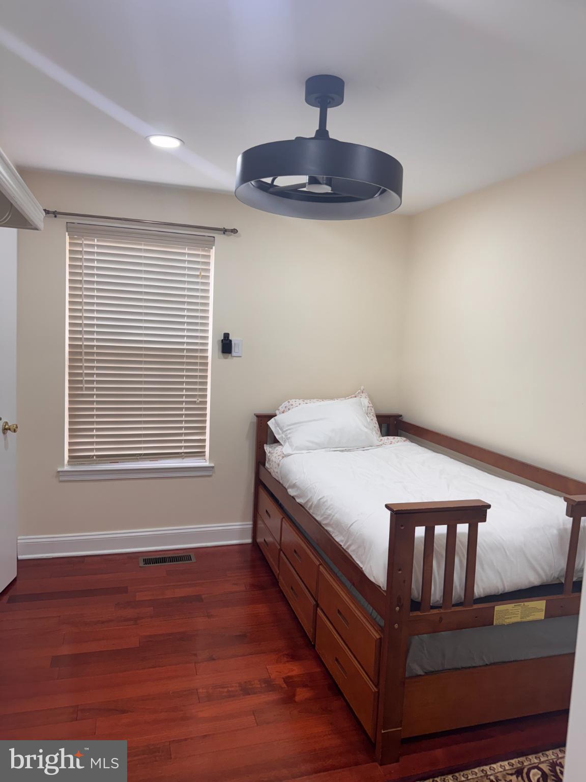 LONGMEAD - Residential Lease