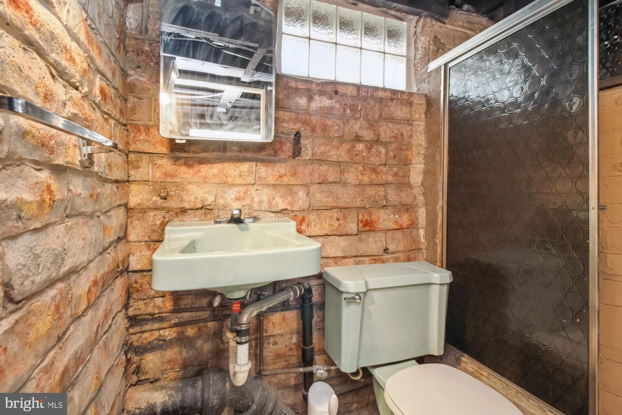 Dundalk, Maryland 21222, United States, 3 Bedrooms Bedrooms, ,4 BathroomsBathrooms,Residential,Pending,22870