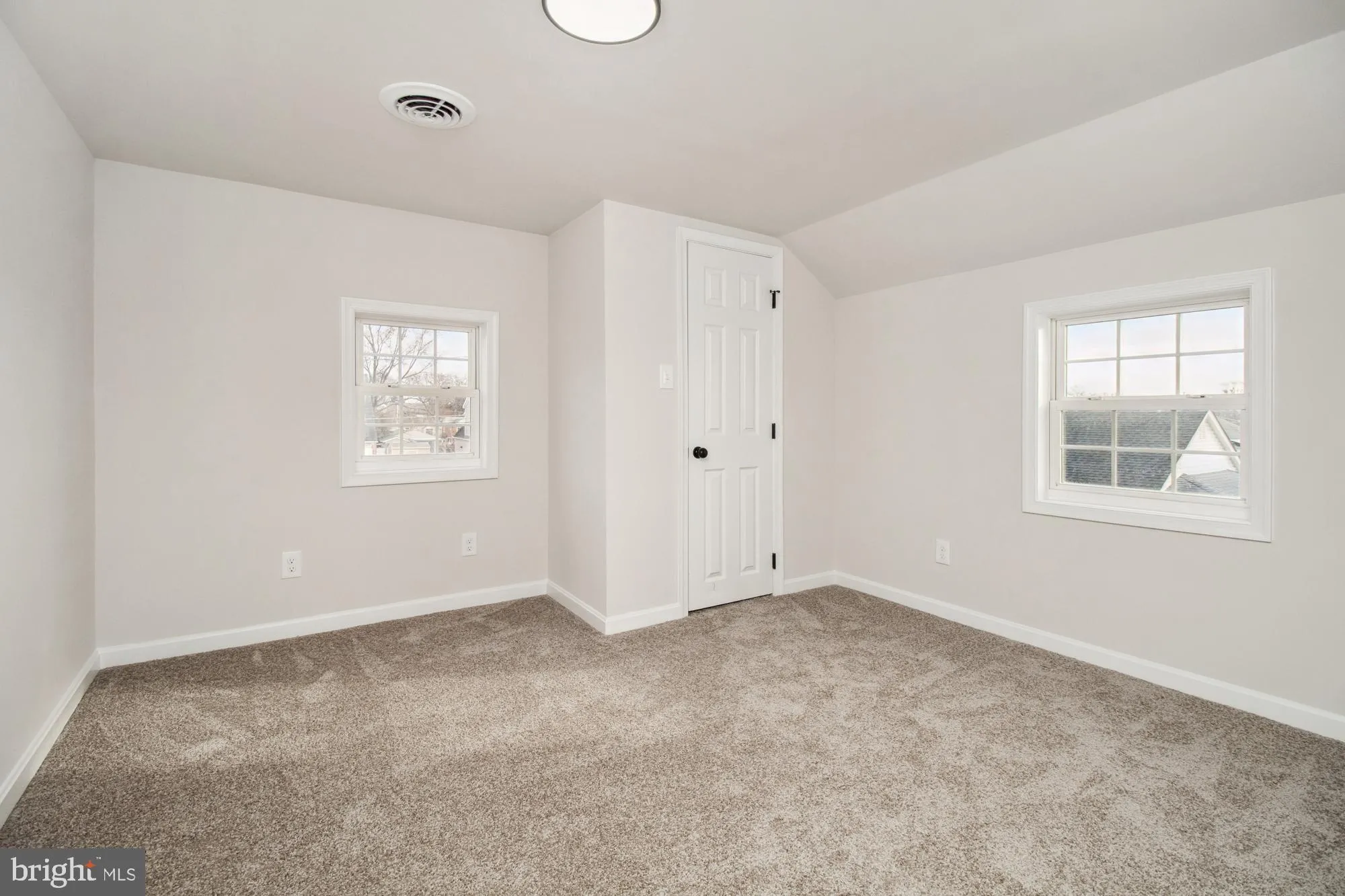 Dundalk, Maryland 21222, United States, 3 Bedrooms Bedrooms, ,4 BathroomsBathrooms,Residential,Pending,22870