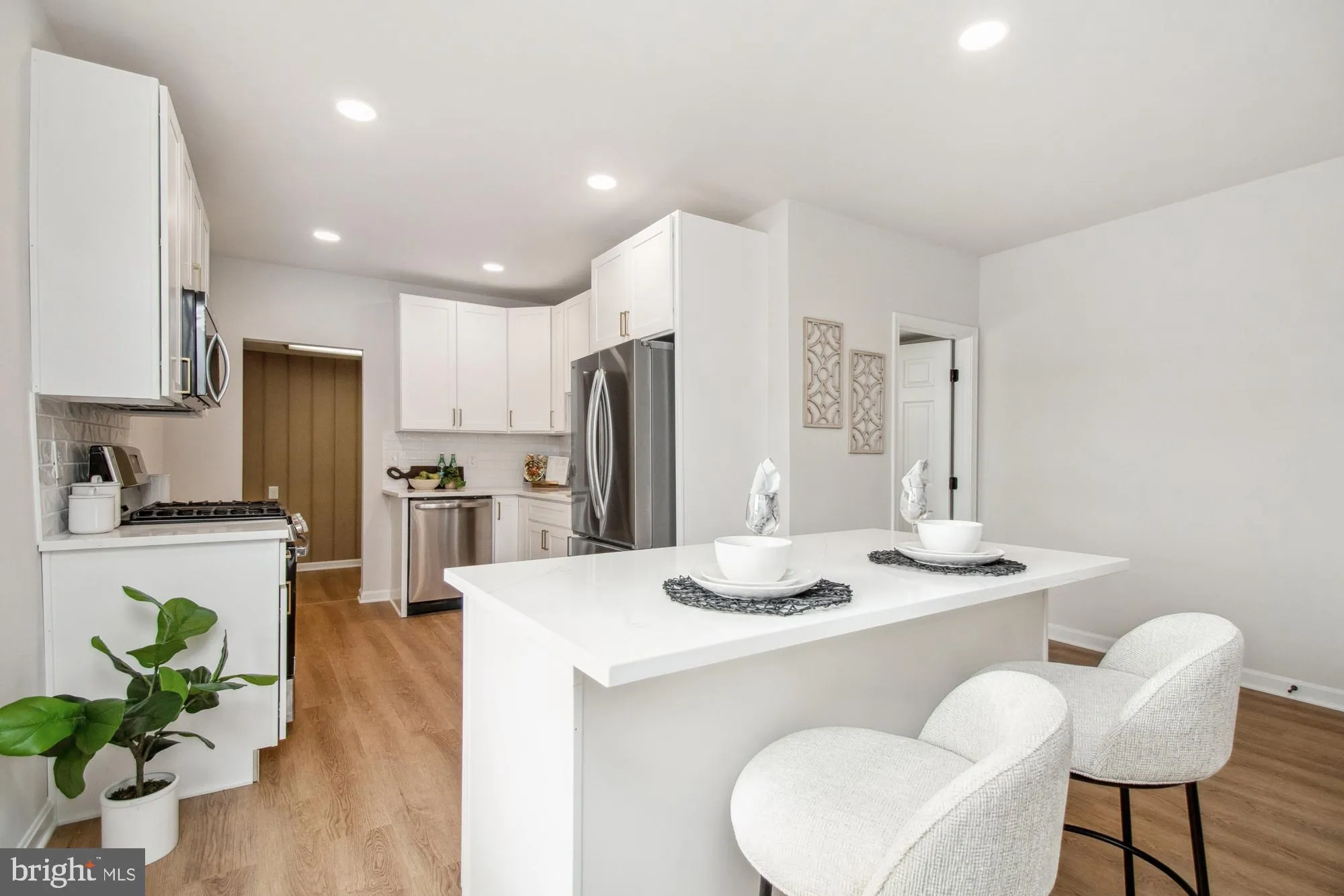 Dundalk, Maryland 21222, United States, 3 Bedrooms Bedrooms, ,4 BathroomsBathrooms,Residential,Pending,22870