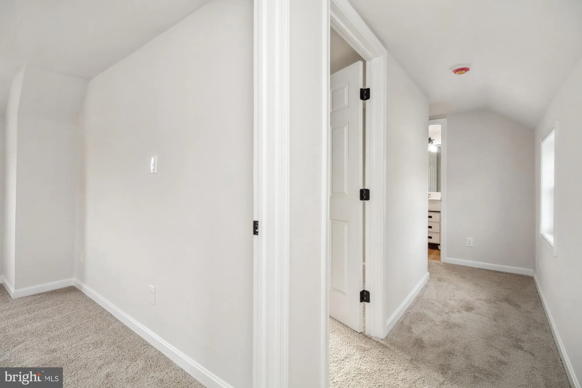 Dundalk, Maryland 21222, United States, 3 Bedrooms Bedrooms, ,4 BathroomsBathrooms,Residential,Pending,22870