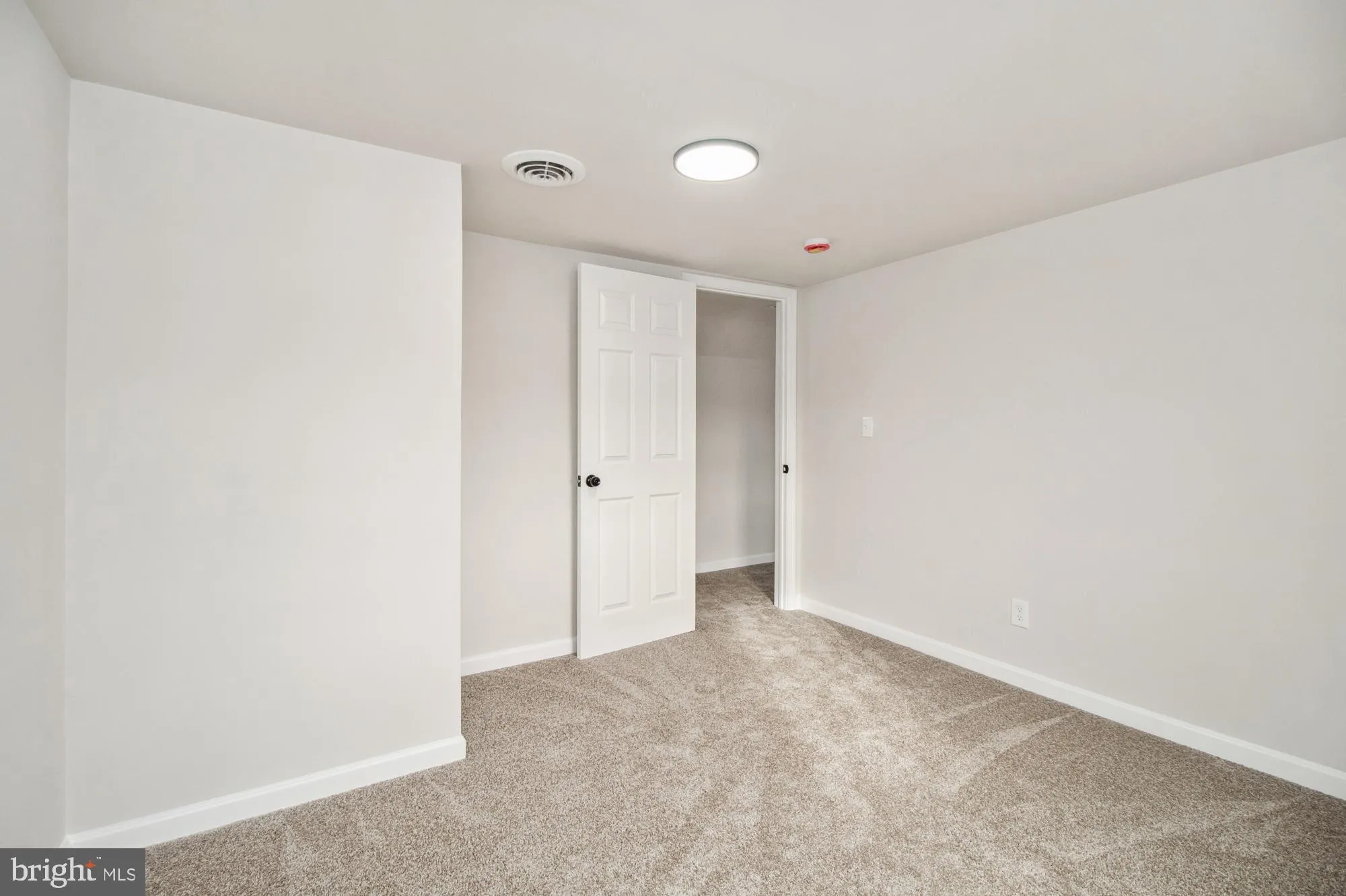 Dundalk, Maryland 21222, United States, 3 Bedrooms Bedrooms, ,4 BathroomsBathrooms,Residential,Pending,22870