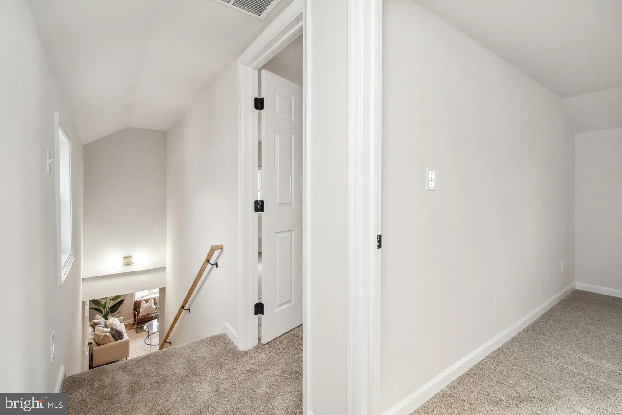 Dundalk, Maryland 21222, United States, 3 Bedrooms Bedrooms, ,4 BathroomsBathrooms,Residential,Pending,22870