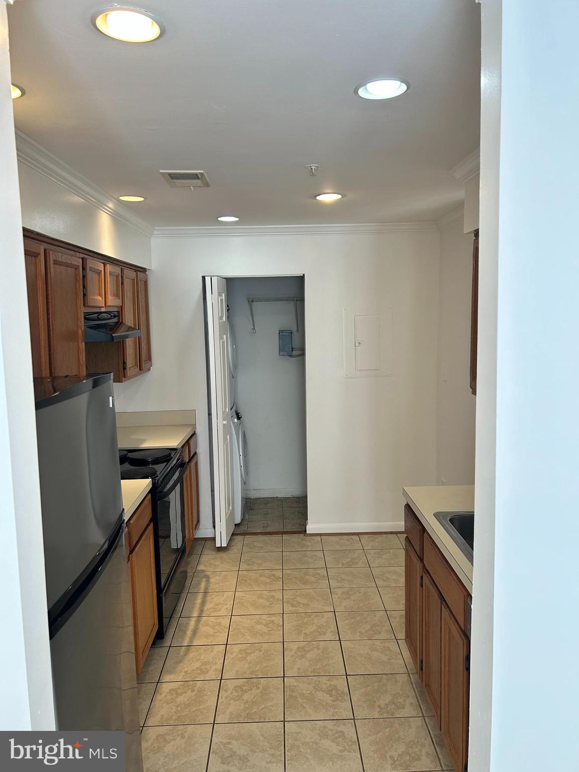 DEVON HILLS CONDO - Residential Lease