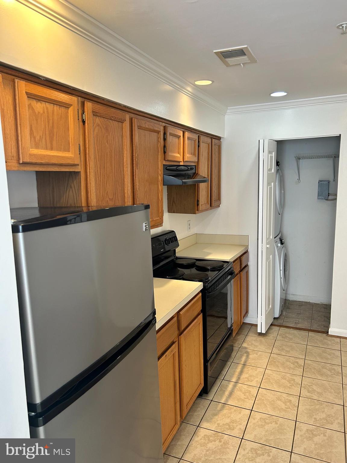 DEVON HILLS CONDO - Residential Lease