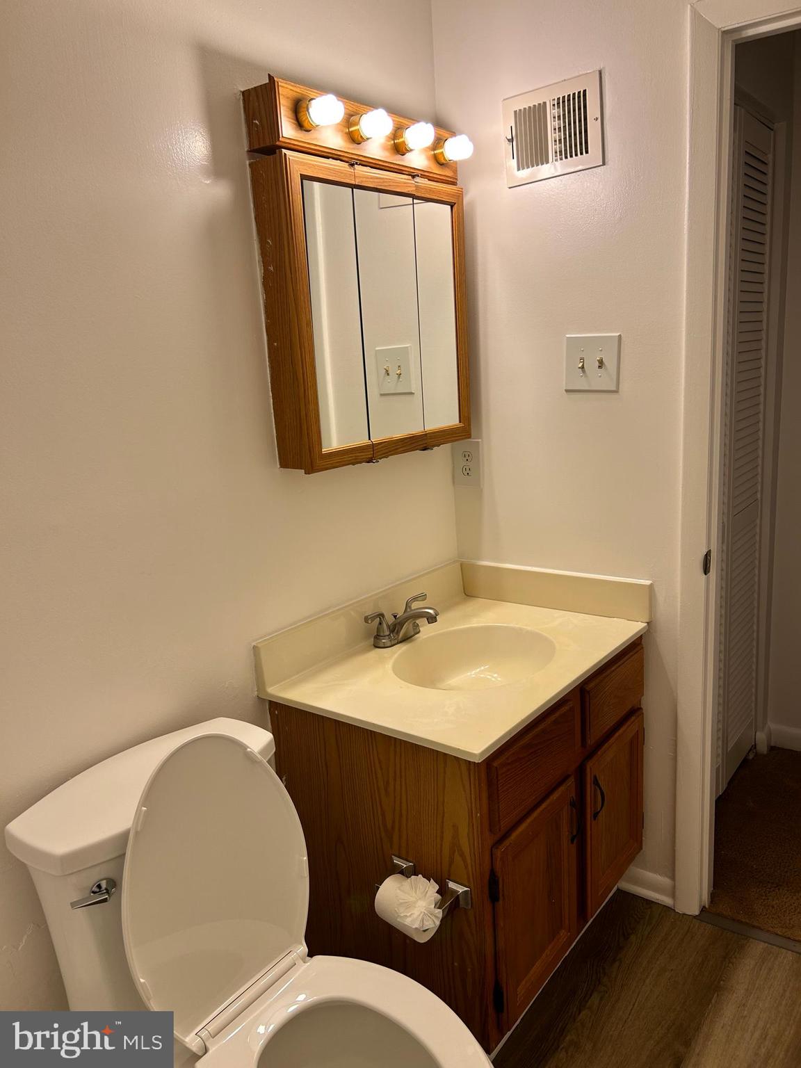 DEVON HILLS CONDO - Residential Lease