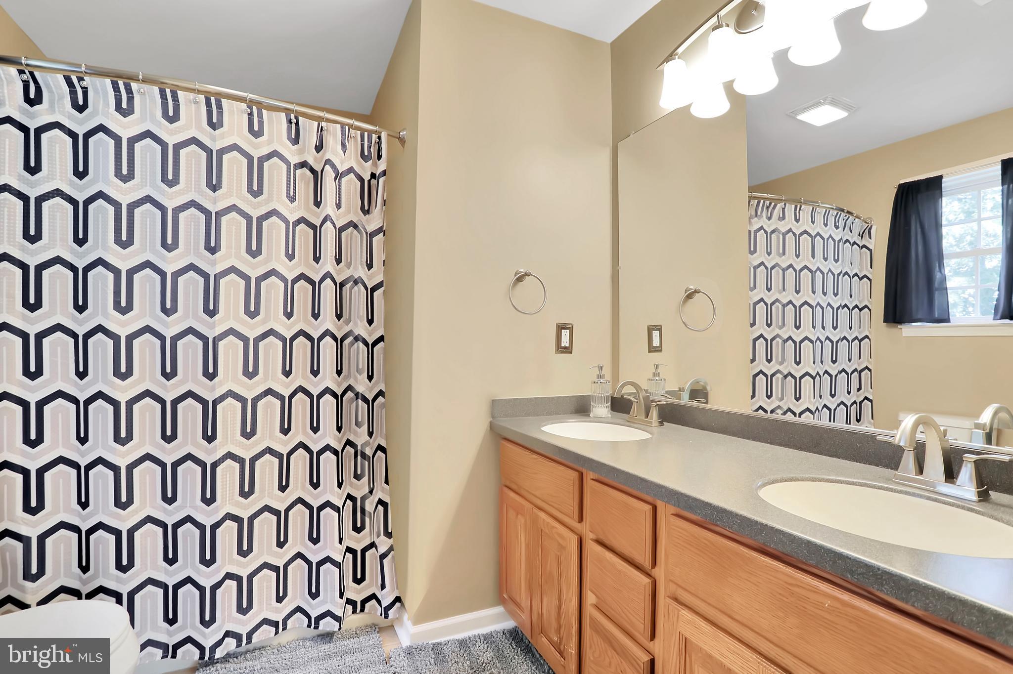 OAK BREEZE - Residential