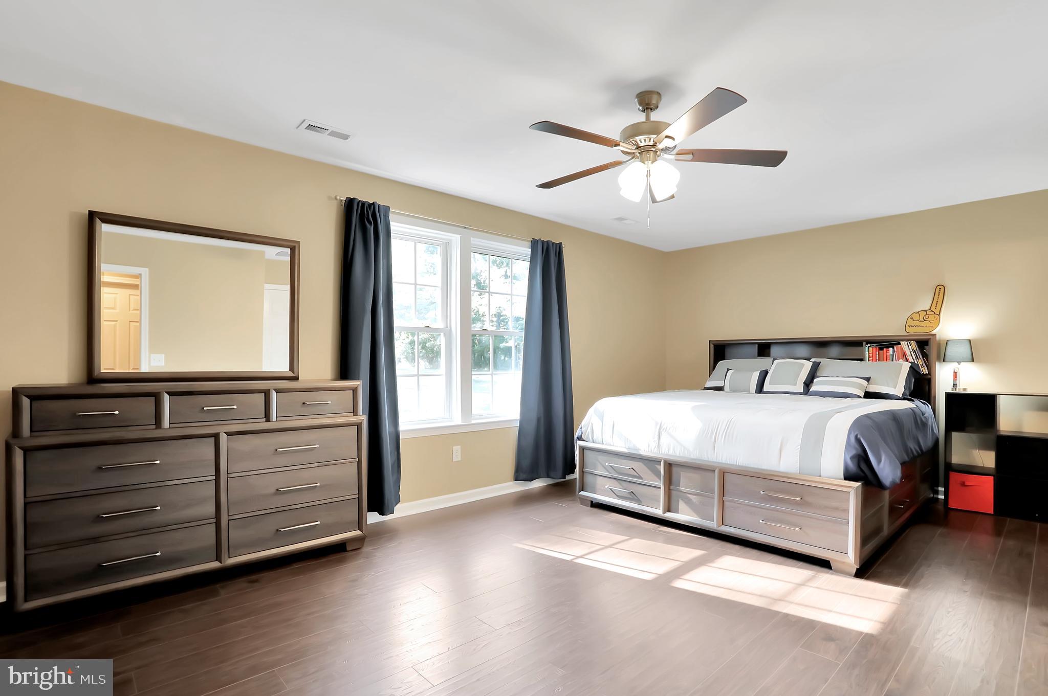 OAK BREEZE - Residential