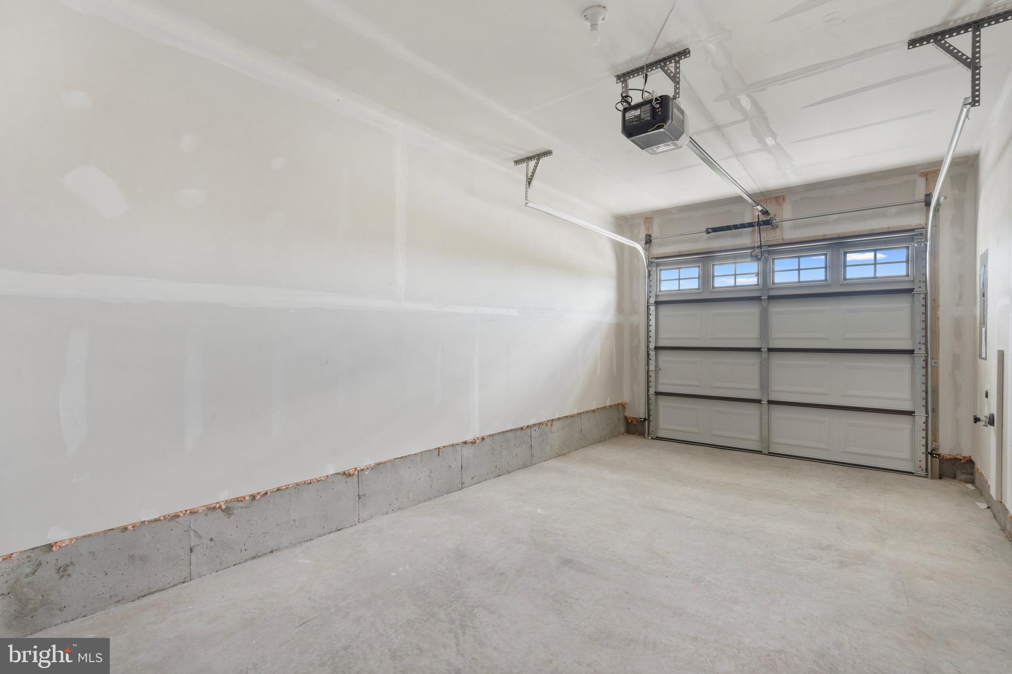 SPRING HILLS - Residential Lease