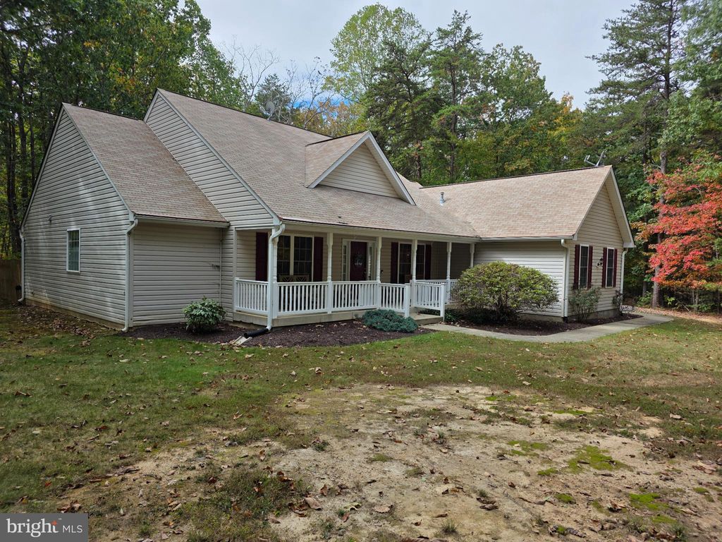 Photo of 31380 Paynes Farm Dr, LOCUST GROVE, VA 22508 (MLS # VAOR2012568)