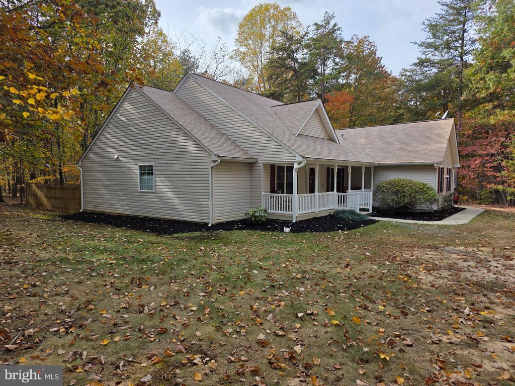 Photo of 31380 Paynes Farm Dr, LOCUST GROVE, VA 22508 (MLS # VAOR2012568)