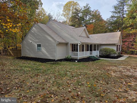 Photo of 31380 Paynes Farm Dr, LOCUST GROVE, VA 22508 (MLS # VAOR2012568)