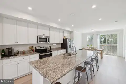 18255 Summit Pointe Drive, Triangle, VA MLS: VAPW2113534
