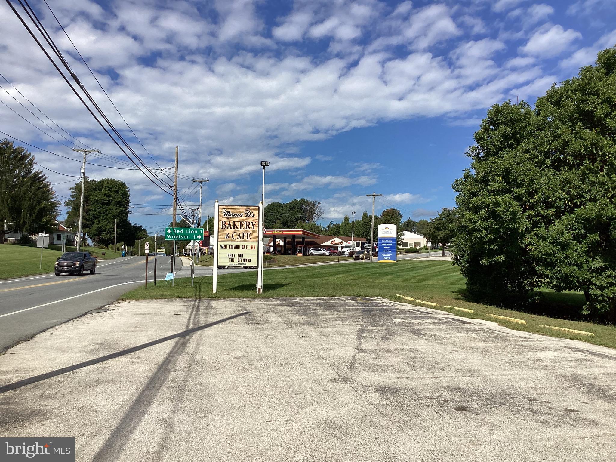 RED LION - Commercial Sale