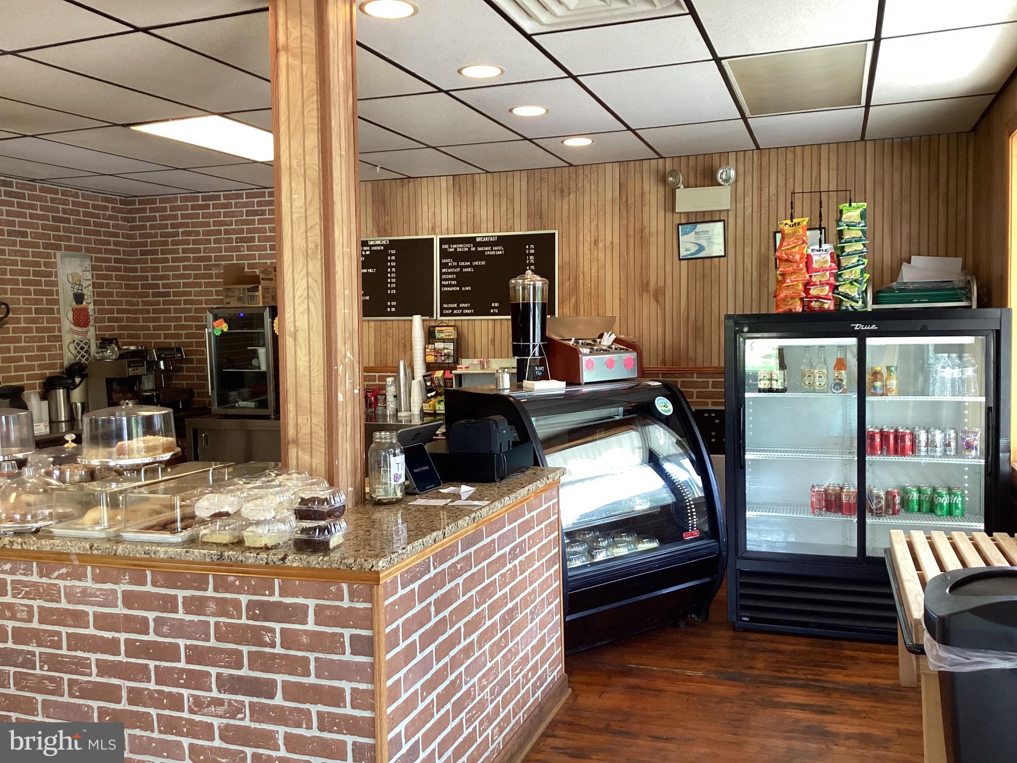 RED LION - Commercial Sale