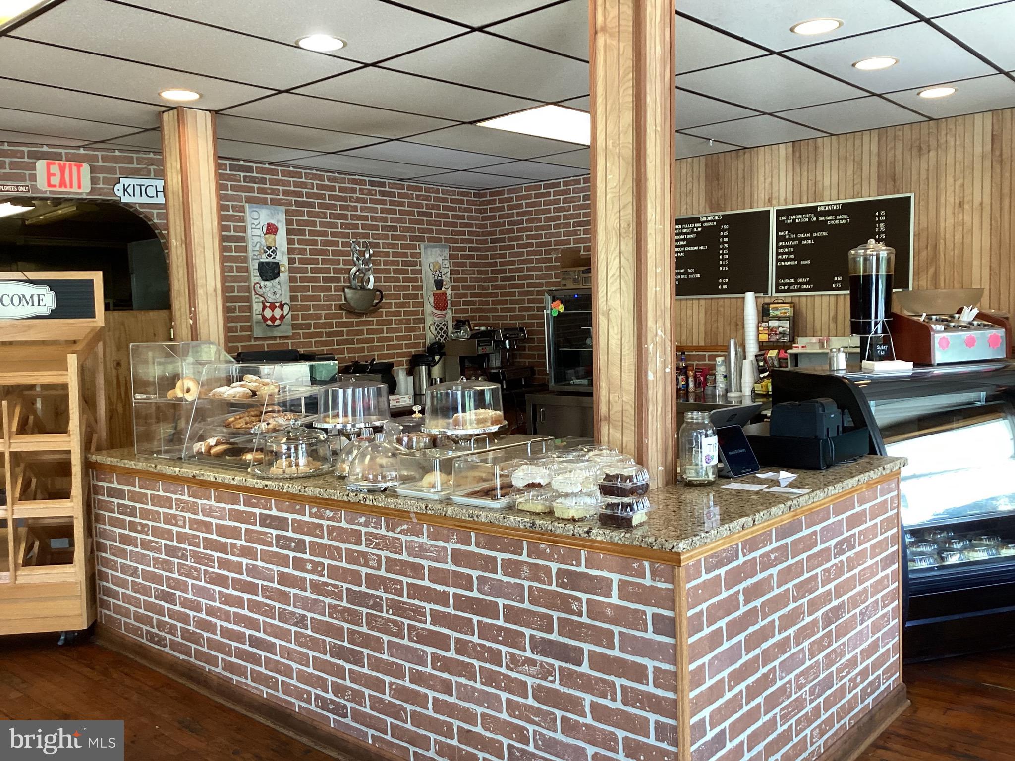 RED LION - Commercial Sale