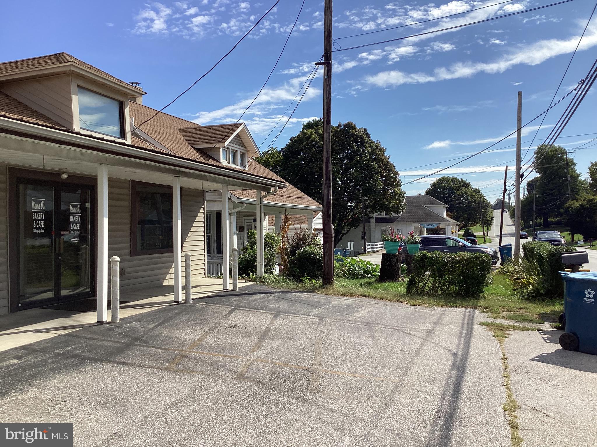 RED LION - Commercial Sale