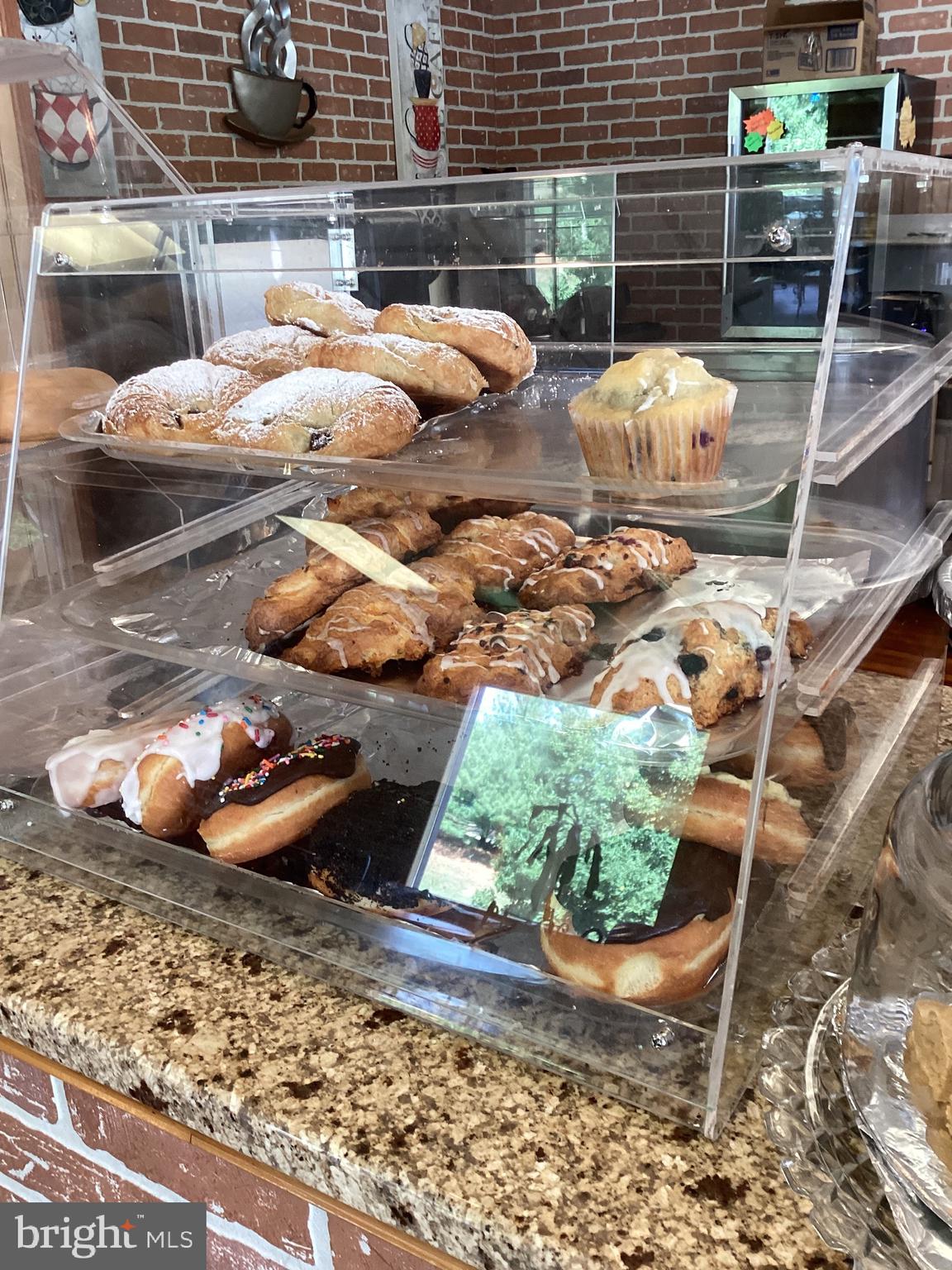 RED LION - Commercial Sale